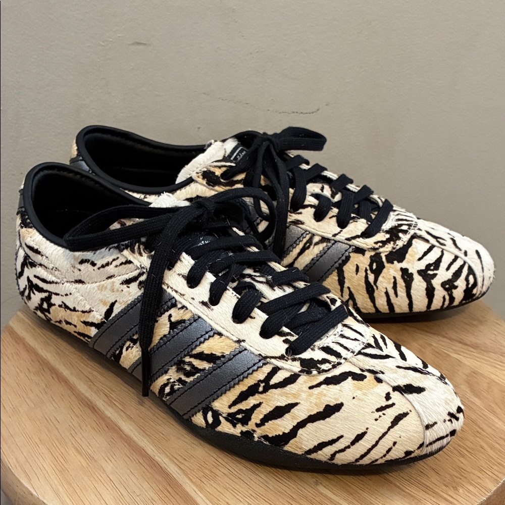 adidas Women's Tokyo Cream and Black Tiger-Print Lace-Up Sneakers Size 7.5